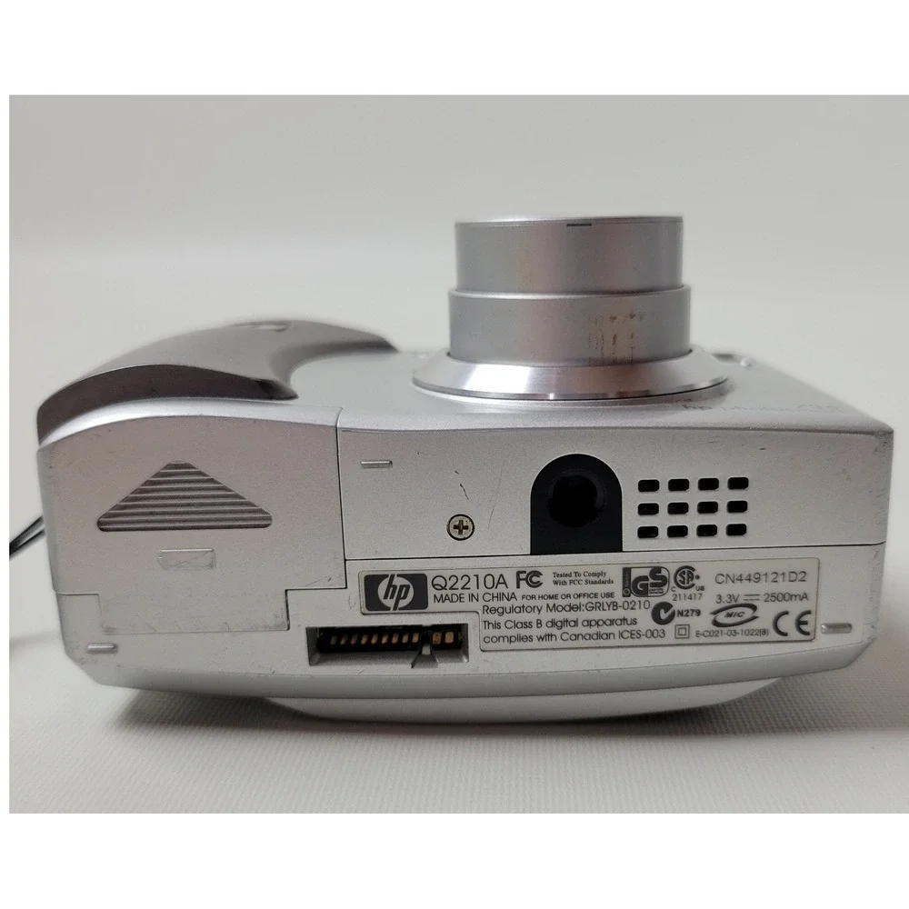 HP Photosmart 735 Digital Camera 3.2MP Pentax Zoom Lens Silver Bundle Q2210A